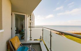 Two Bed Seafront Escape In East Wittering