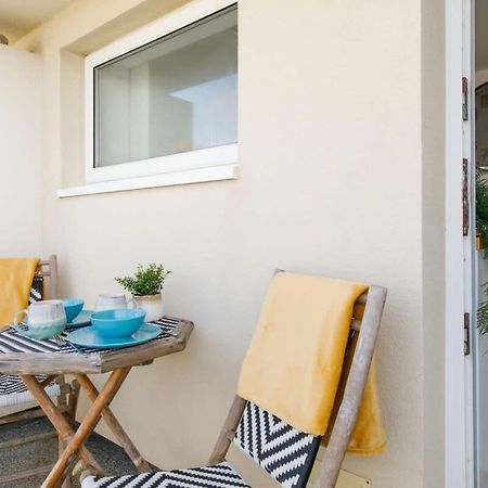 Two Bed Seafront Escape In East Wittering Apartment Exterior photo