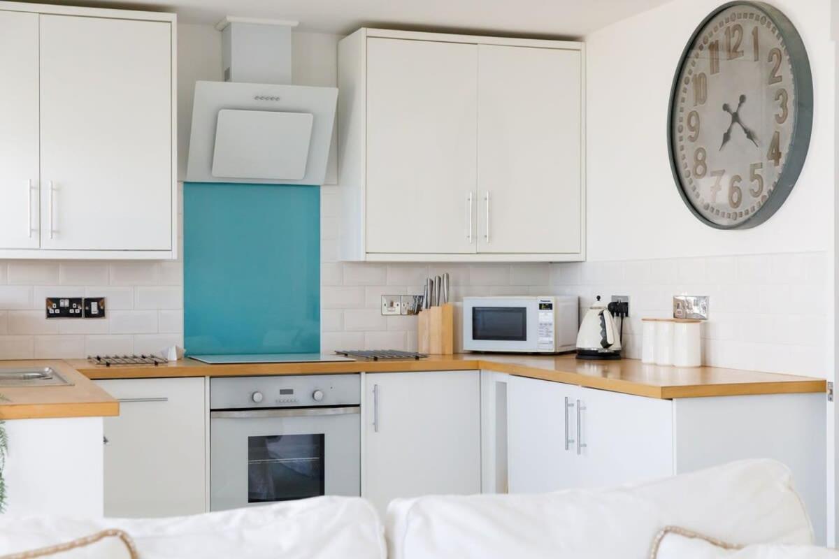 Two Bed Seafront Escape In East Wittering Apartment Exterior photo