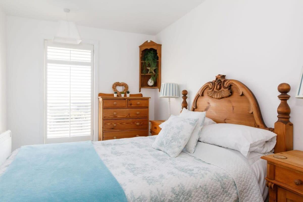 Two Bed Seafront Escape In East Wittering Apartment Exterior photo