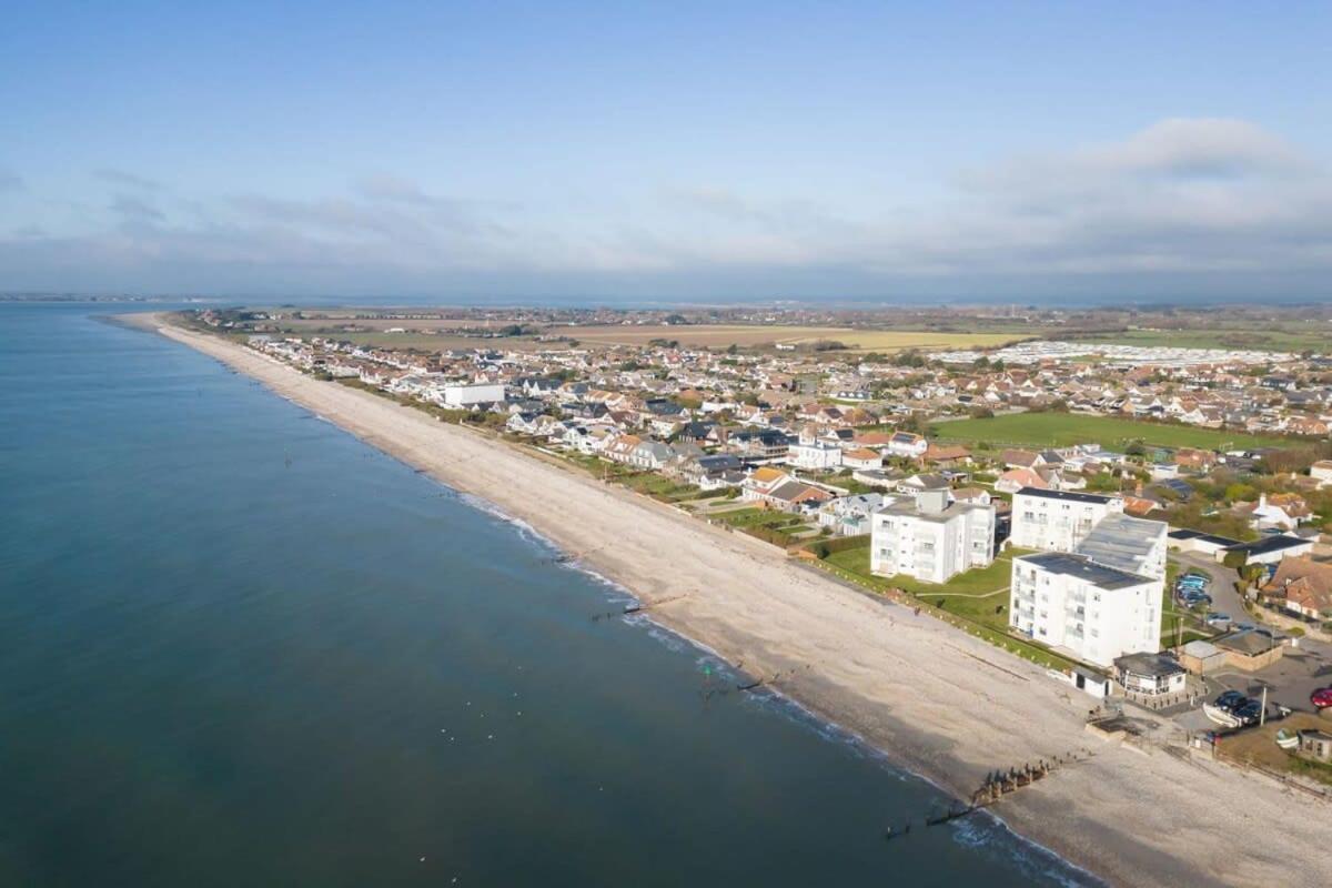 Two Bed Seafront Escape In East Wittering Apartment Exterior photo