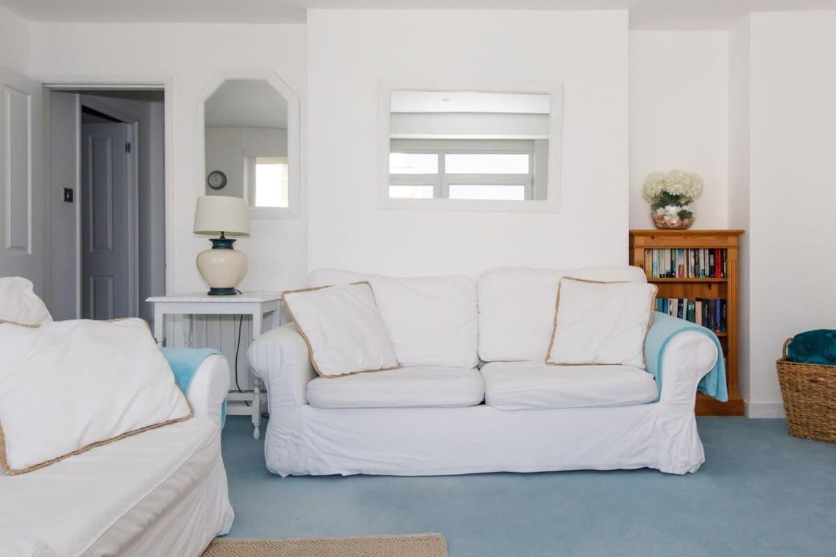 Two Bed Seafront Escape In East Wittering Apartment Exterior photo