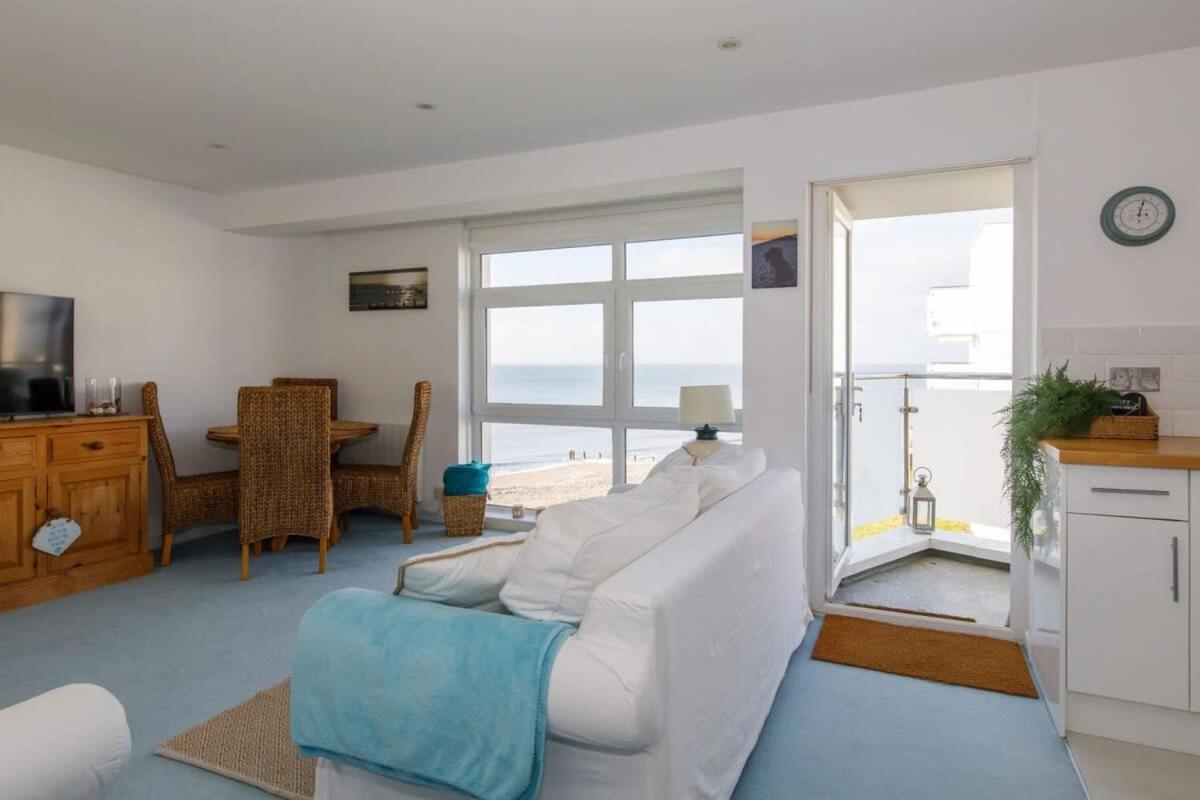 Two Bed Seafront Escape In East Wittering Apartment Exterior photo