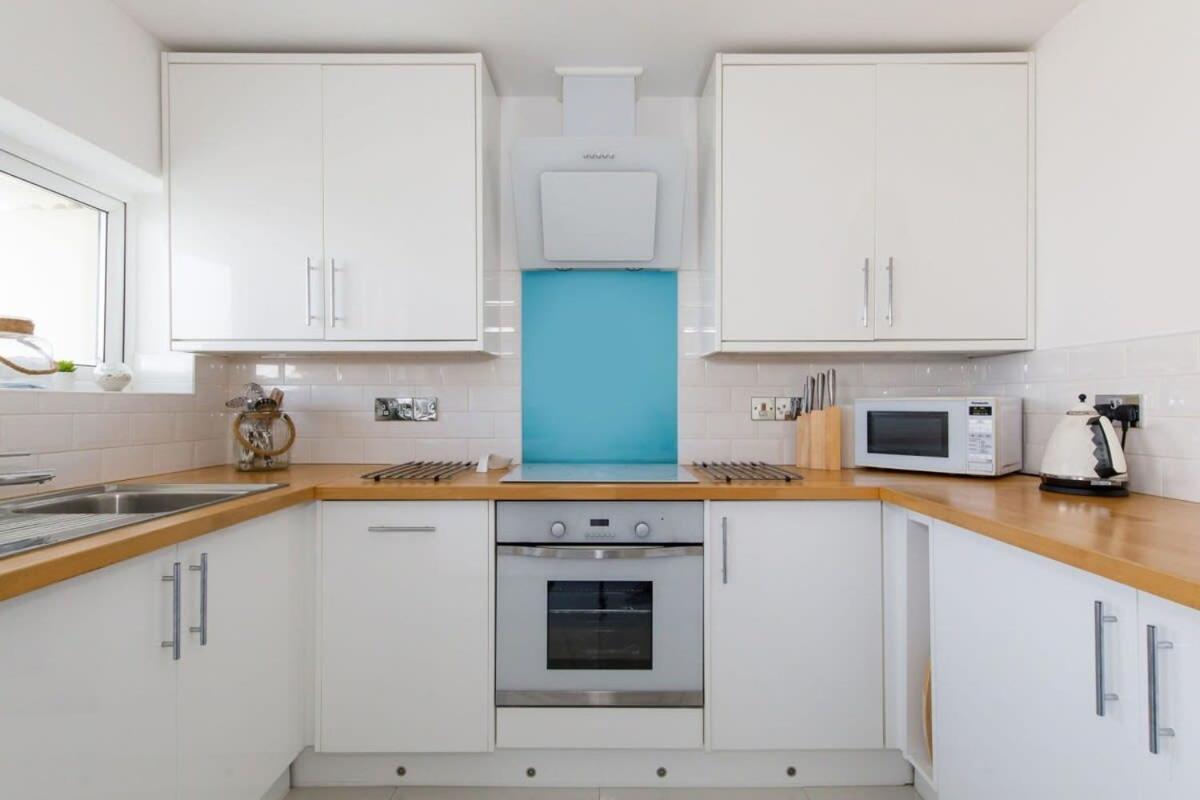Two Bed Seafront Escape In East Wittering Apartment Exterior photo