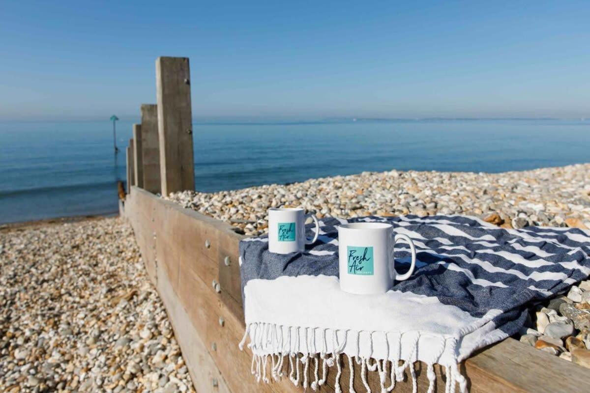 Two Bed Seafront Escape In East Wittering Apartment Exterior photo
