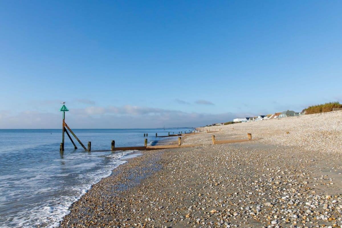 Two Bed Seafront Escape In East Wittering Apartment Exterior photo