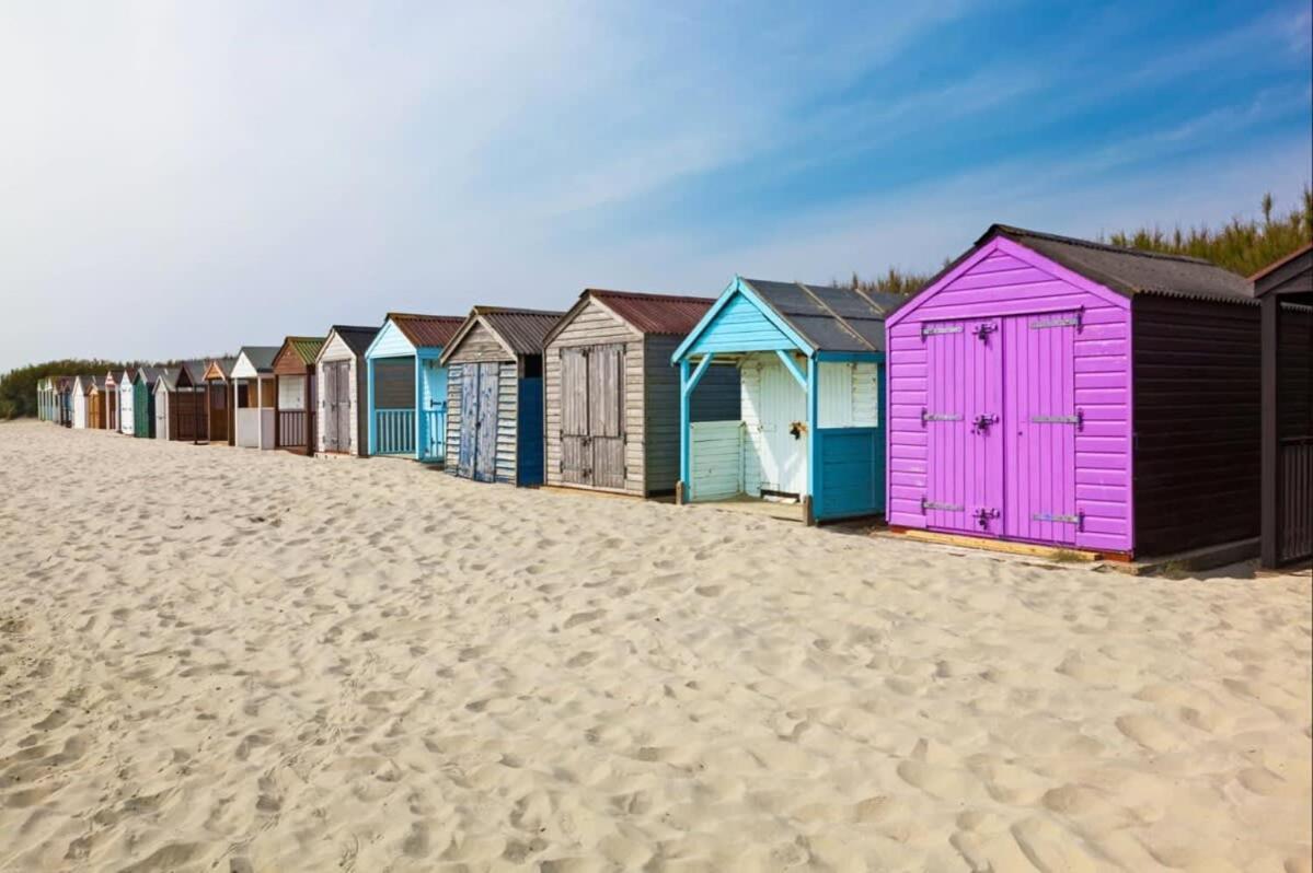 Two Bed Seafront Escape In East Wittering Apartment Exterior photo